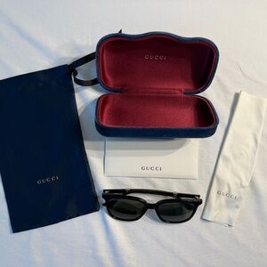 GUCCI sunglasses, never worn. Comes with certification & hard velvet case